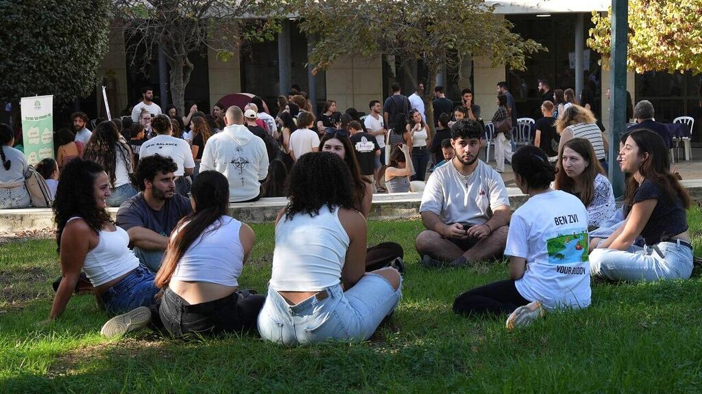 Студенты в университете Тель-Хай (Фото: Эфи Шарир) ארכיון. פתיחת שנה באוניברסיטת תל חי