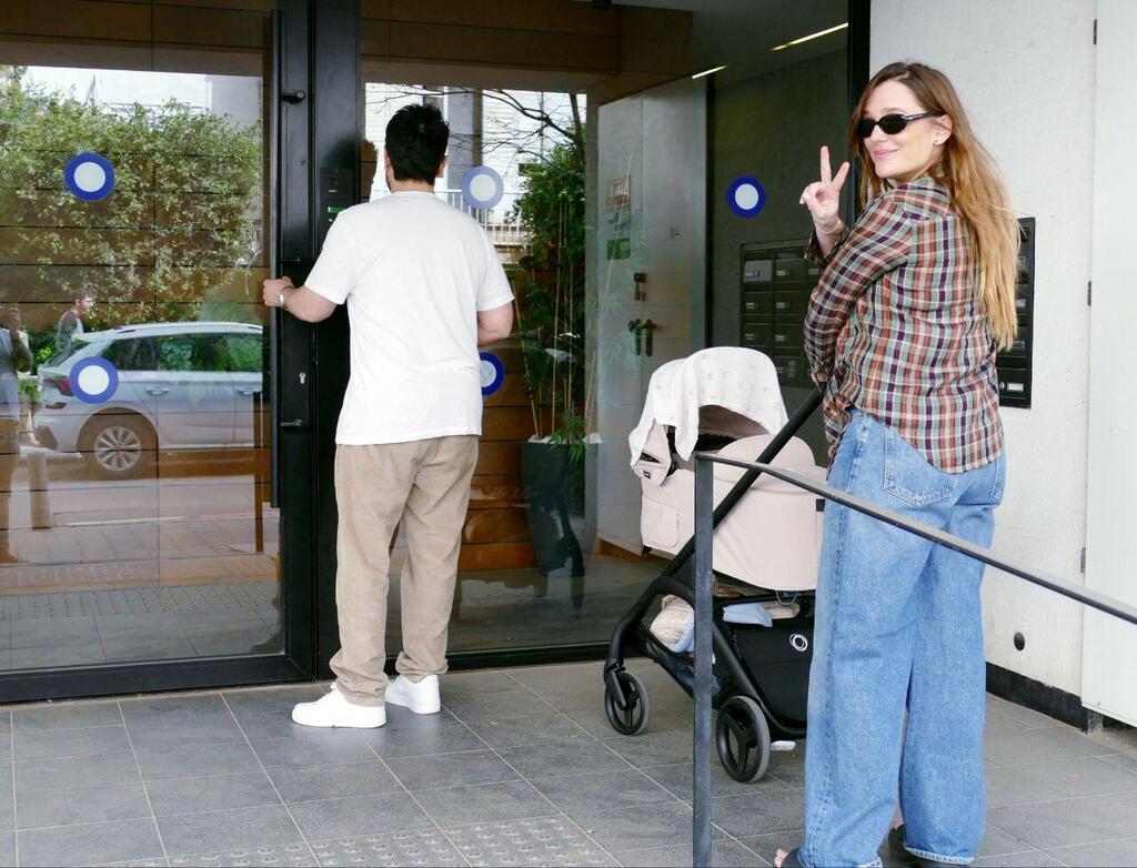 כשתיגמר המלחמה נעשה דאבל דייט בפארק. דנה ויהודה עם הבת נאיה דפני (צילום: אמיר מאירי ) פפראצי יהודה לוי דנה פרידר