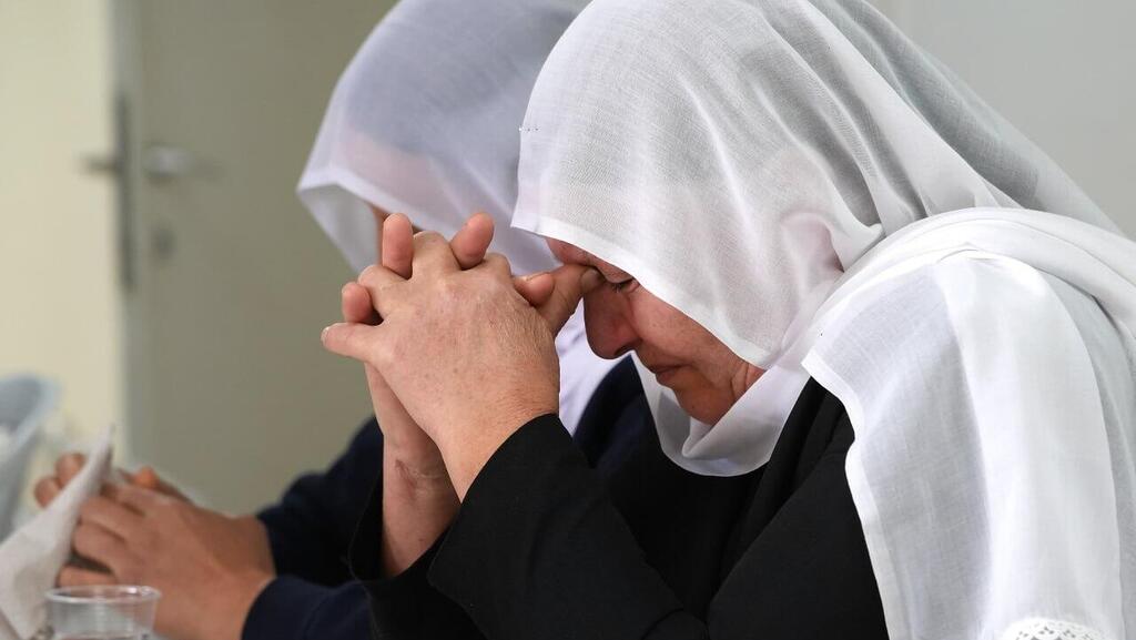 אחותו של סא"ל עלים עבדאללה ז"ל, שנפל בגבול לבנון ב-9 באוקטובר, ודודתו של סא"ל סלמאן חבקה ז"ל, גיבור קרב בארי שנפל בעזה, עובדות במתפרה בכפר מגוריהם יאנוח ג'ת, שתופרת מדי צה"ל