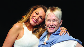 בלייק לייבלי וחמותה תמי ריינולדס