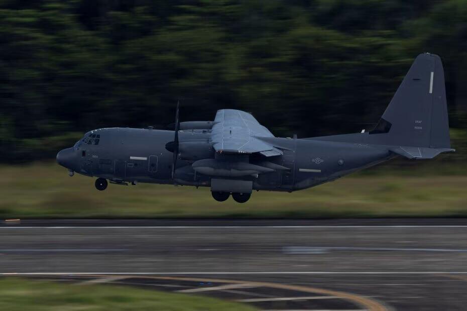 An MC-130 aircraft. Two were destroyed during the rescue operation (Photo: Ricardo Arduengo/Reuters) מטוס קרב אמריקני