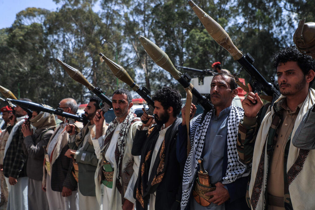 Sanaa, Yemen: Houthi supporters rally in solidarity with Iran (Photo: Mohammed HUWAIS / AFP) צנעא תימן