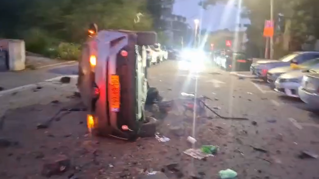 זירת הנפילה בחיפה אחרי פגיעת הטיל המתפצל מאיראן