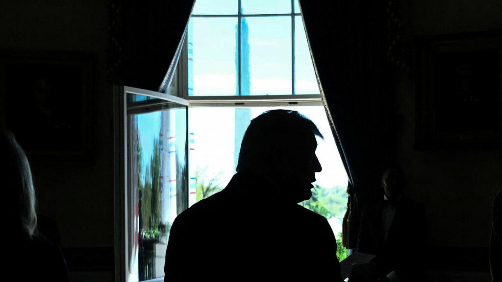 Дональд Трамп (Фото: BRENDAN SMIALOWSKI/Pool via REUTERS) הבית הלבן