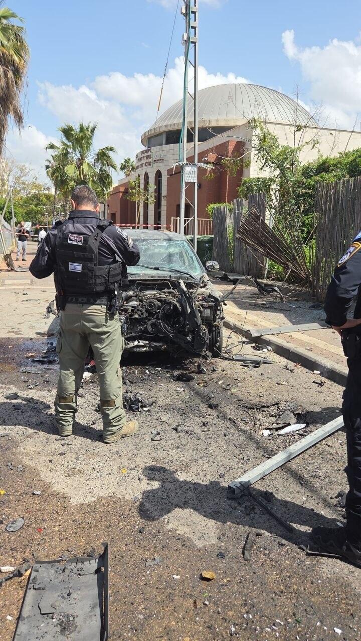 חבלן בזירת נפילה בפתח תקווה