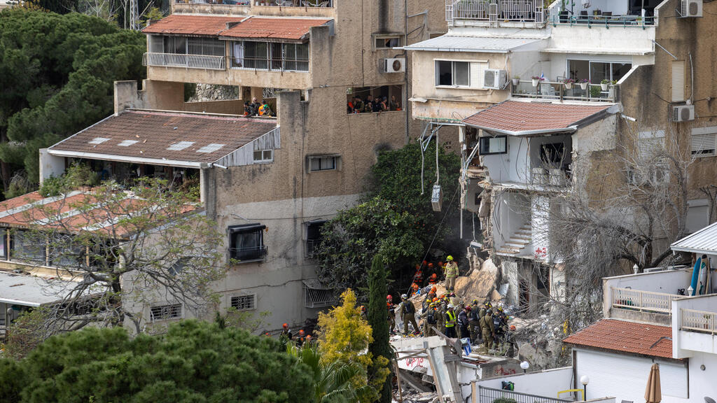 חיפוש אחר נעדרים בזירה בחיפה (Photo: Ido Erez) חיפוש אחר נעדרים בזירה בחיפה