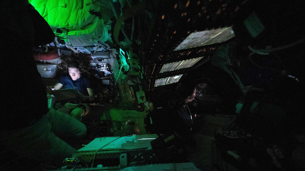 האסטרונאוטית כריסטינה קוך, חברת ארטמיס 2, בחלל