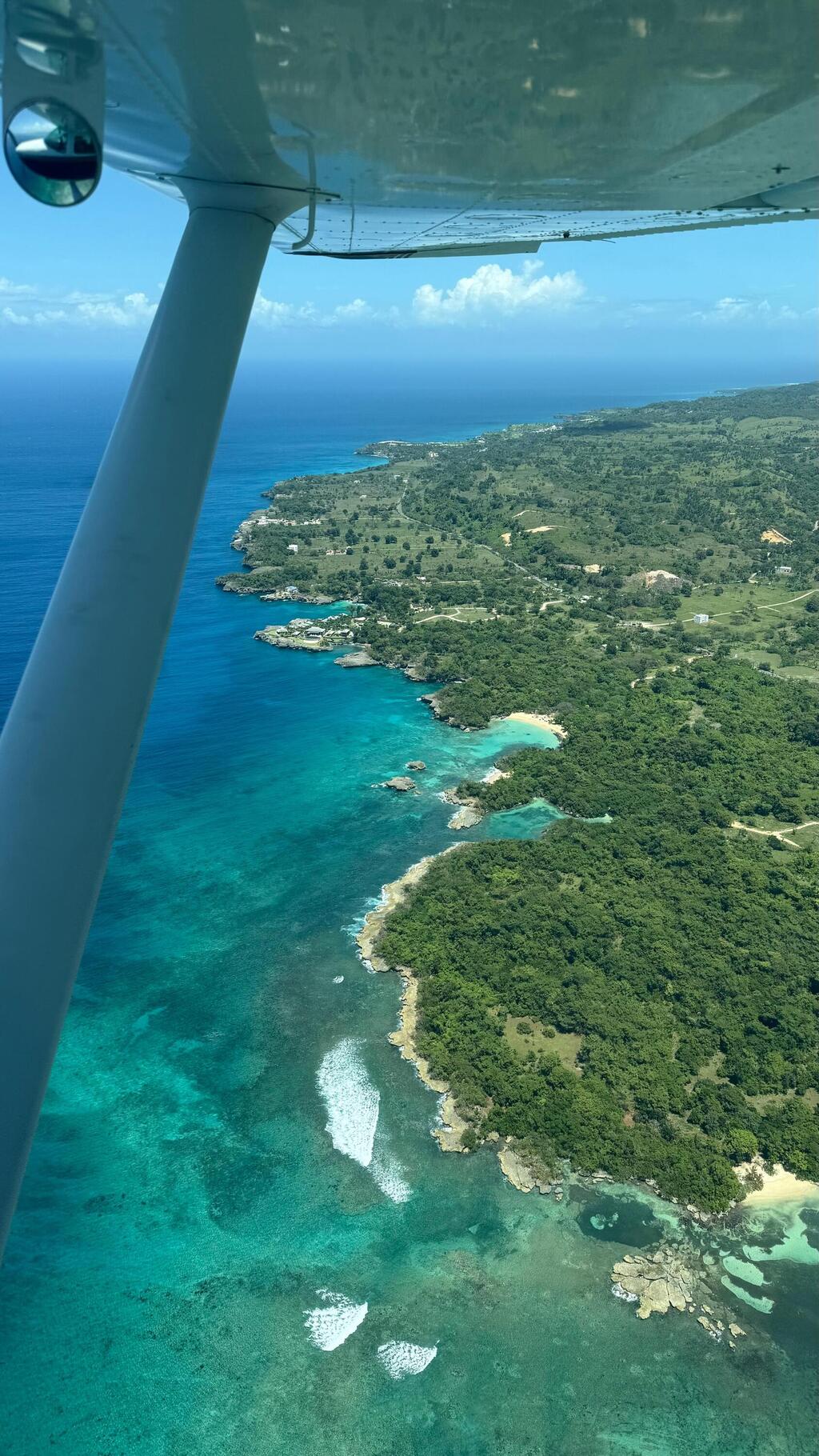 מעל איי טורקס וקאיקוס
