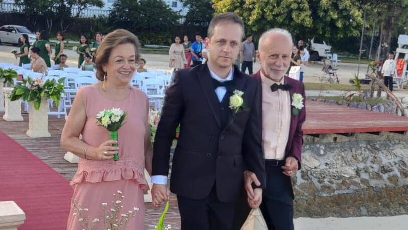 דימה וההורים בחתונה שלו