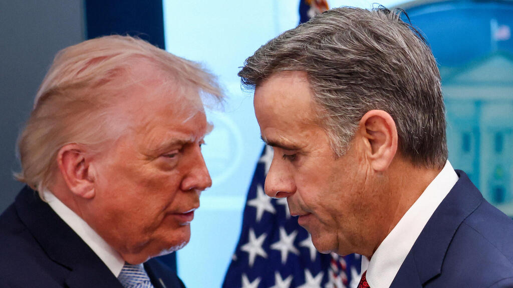 US President Donald Trump and CIA Director John Ratcliffe (Photo: REUTERS/Kevin Lamarque) ג'ון רטקליף