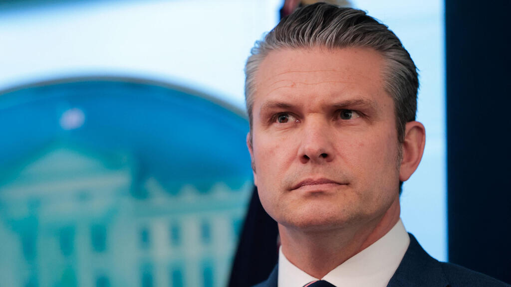 Defense Secretary Pete Hegseth (Photo: Kent Nishimura/ AFP) פיט הגסת'