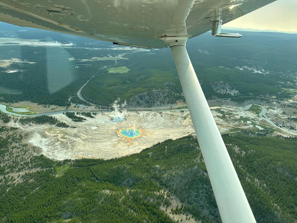 מעל הפארק הלאומי ילוסטון