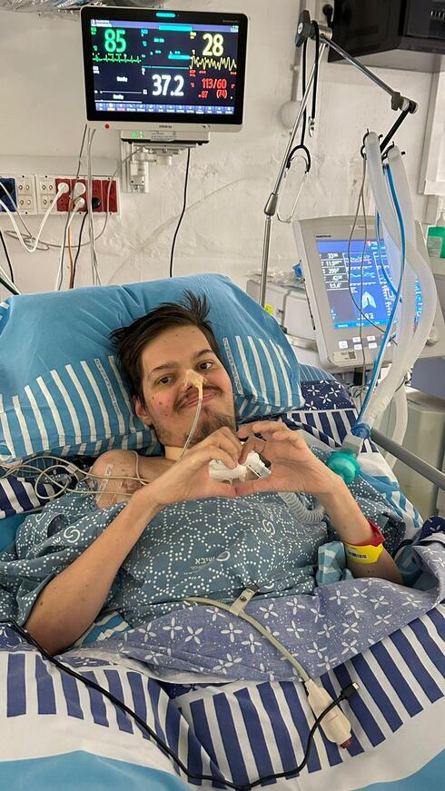 צחי קנבסקי בבית החולים לפני ואחרי הניתוח