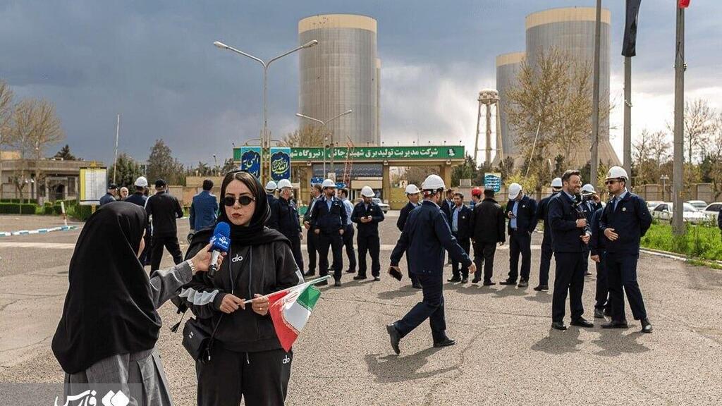 שרשרת אנושית בקזווין כמחאה נגד המלחמה