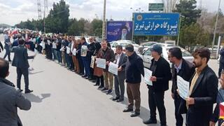 שרשרת אנושית בתבריז כמחאה נגד המלחמה