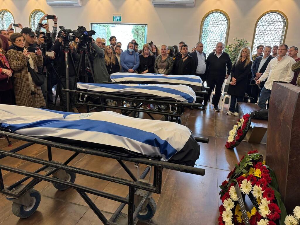 הלווייתם של משפחת גרשוביץ' בבית העלמין בחיפה