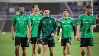 שחקני מכבי חיפה נבות רטנר, מנואל בנסון, דולב חזיזה, ינון פיינגזיכט, קנג'י גורה