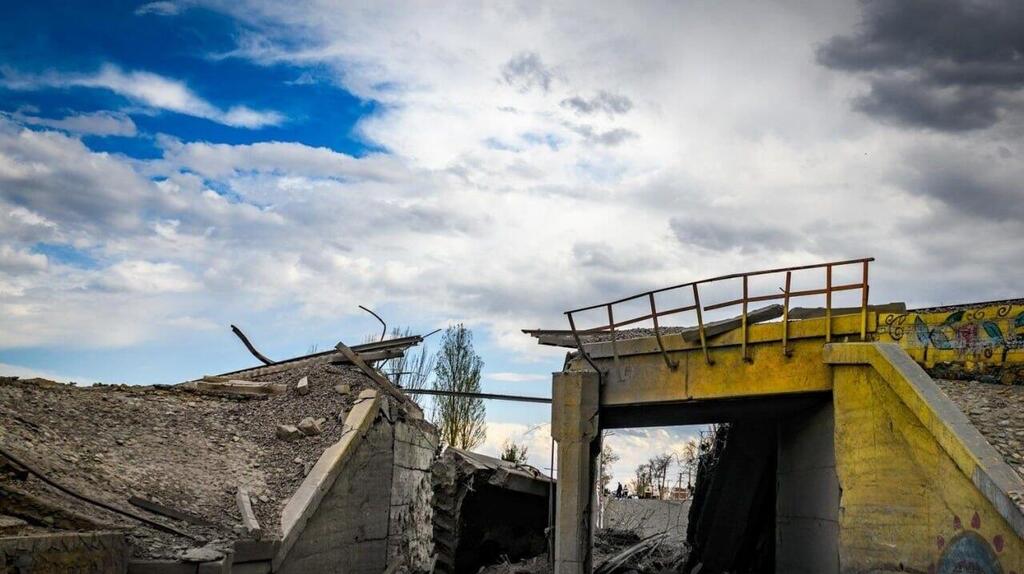 מסילת רכבת שהותקפה באיראן