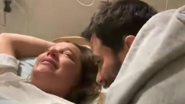 דנה פרידר ויהודה לוי בחדר הלידה