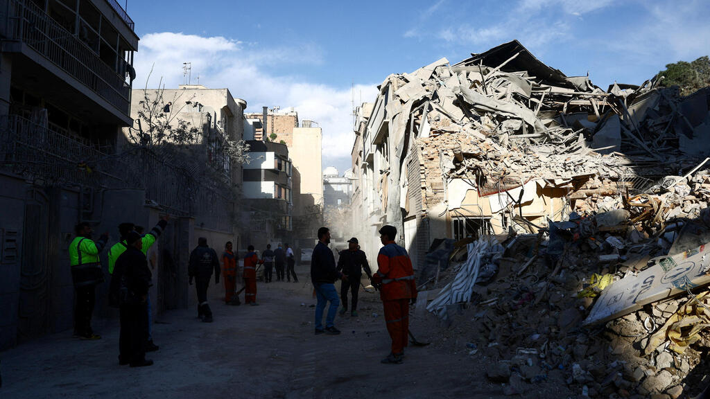 נזקי התקיפות בבית כנסת בטהרן