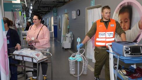 המרכז הרפואי שיבא החל להחזיר מחלקות מהחניון אל מעל לפני הקרקע עם הכרזת הפסקת האש