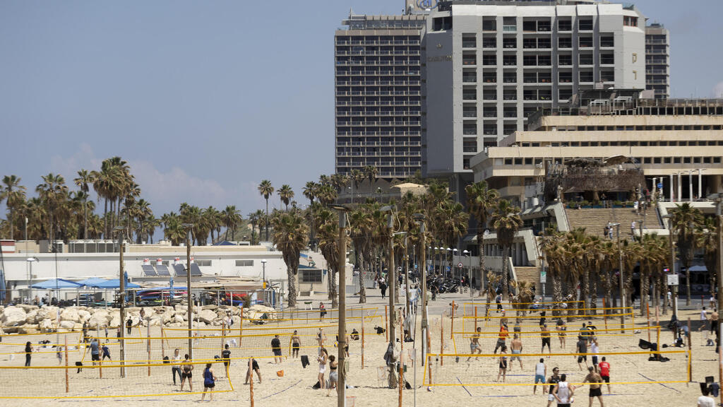 Tel Aviv beach (Photo: Amir Levy/Getty Images) חוף הים בתל אביב
