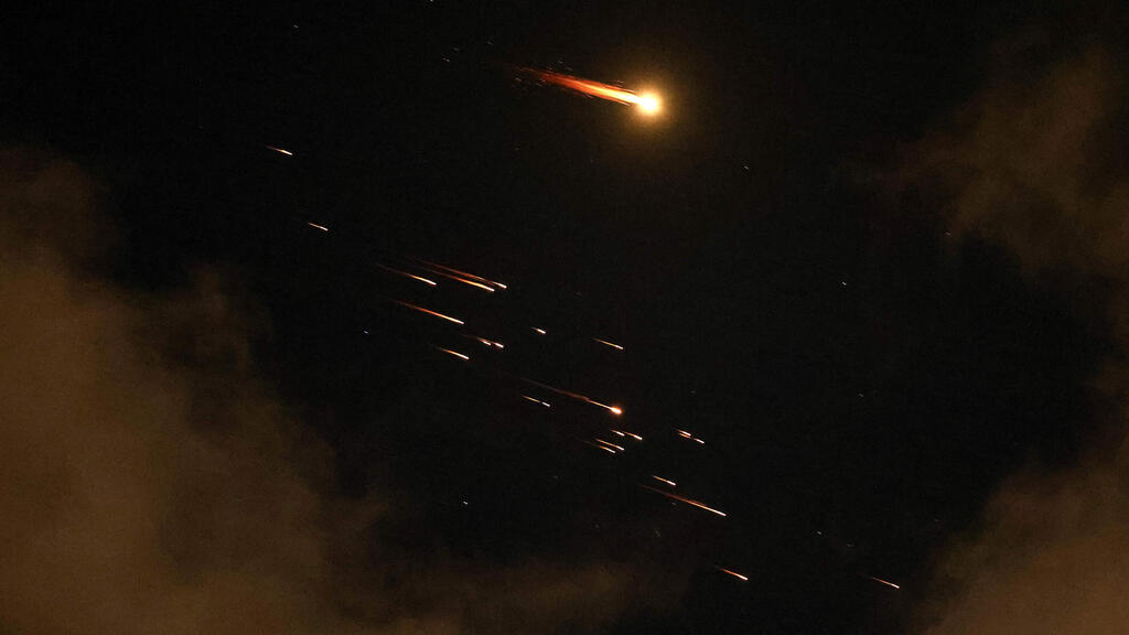 טיל מתפצל בשמי מרכז הארץ