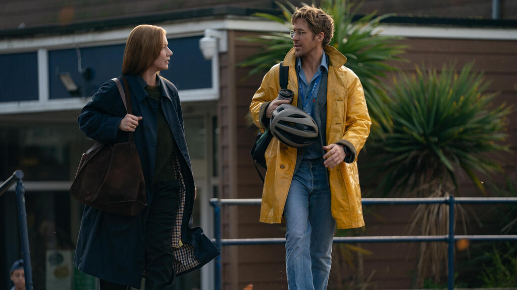 Сандра Хюллер и Райан Гослинг в фильме "Проект "Аве Мария" (Фото: Forum Film ) Кадр из фильма "Проект "Аве Мария"