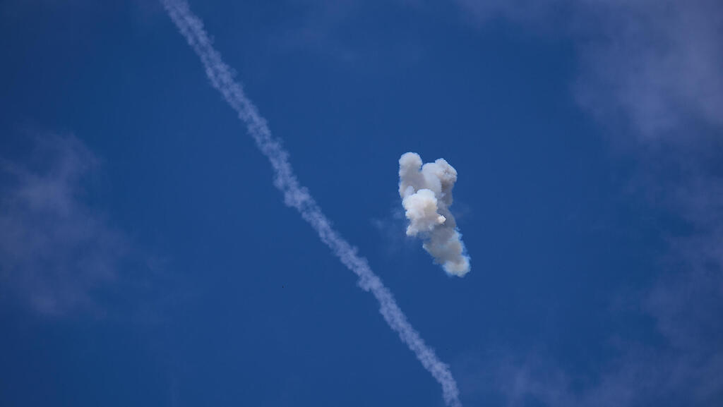 מטחים מלבנון, מד"א: פגיעה ישירה, פצוע קל ו"הרס משמעותי" בבית בנהריה