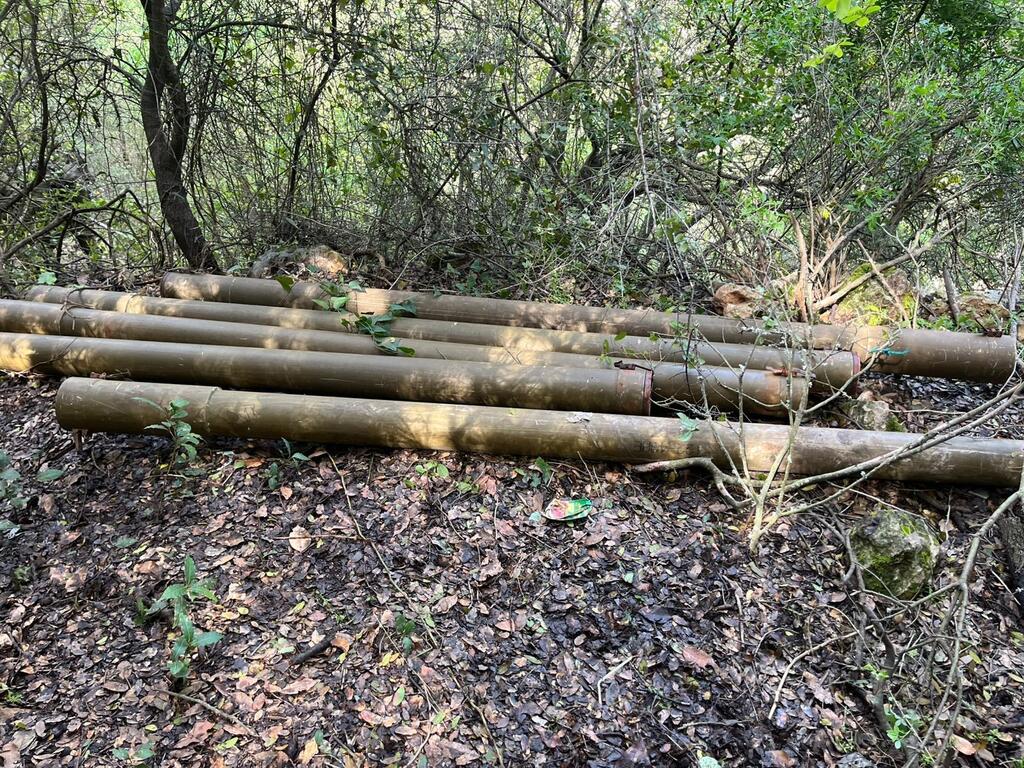 תמונות של אמצעי לחימה שאותרו בפיר בדרום לבנון