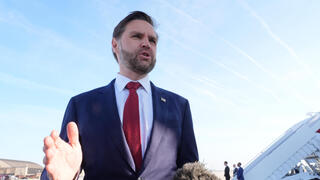 ג'יי די ואנס לפני המראתו אל פתיחת השיחות בין ארצות הברית לאיראן