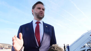 ג'יי די ואנס לפני המראתו אל פתיחת השיחות בין ארצות הברית לאיראן