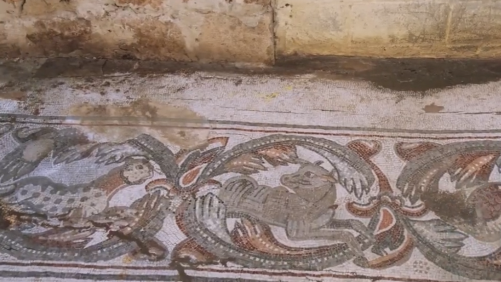 פסיפס בכנסיה הביזנטית בנהריה