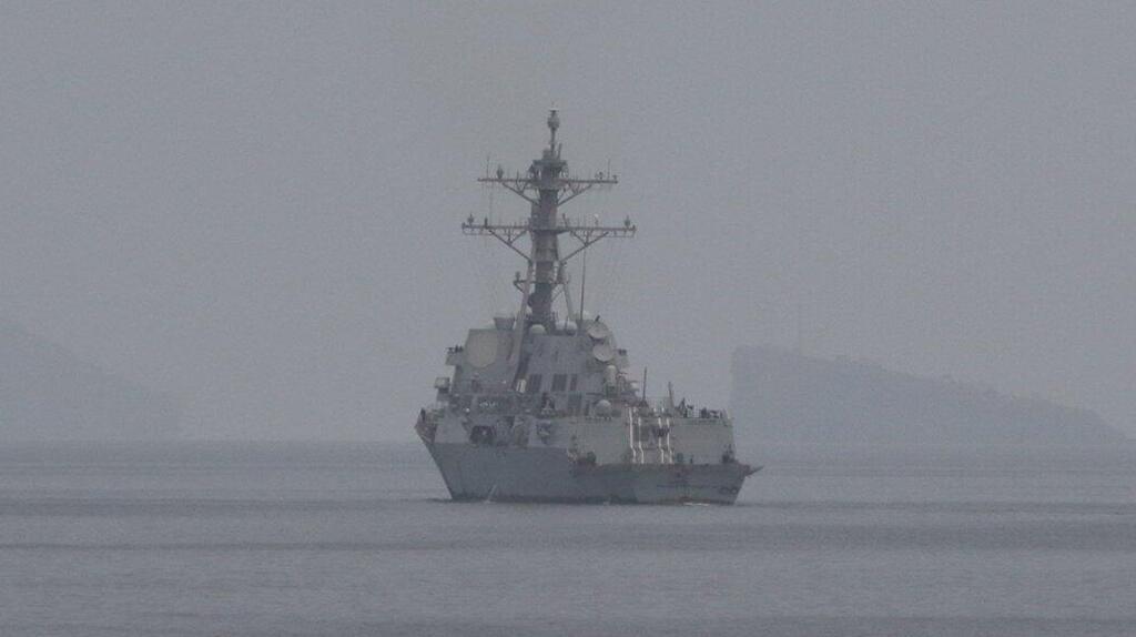 "מבוי סתום" על הורמוז, משחתות אמריקניות שטו במצר: "נפנה מוקשים עם צוללות רובוטיות"