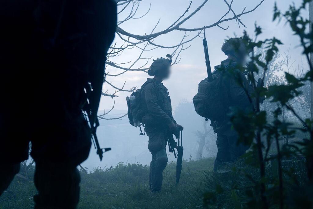 IDF forces confiscating weapons in Bint Jbeil (Photo: IDF) פעילות כוחות גבעתי בלבנון