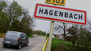 האגנבאך כפר ב צרפת שבו נחשפה התעללות מזוויעה בילד שנכלא שנה וחצי ברכב