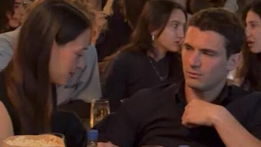 אסף יונש ובת הזוג החדשה אדריאן ליפסון