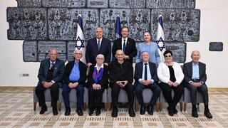 פגישת נשיא המדינה עם מדליקי המשואות בעצרת הממלכתית לפתיחת יום הזיכרון לשואה ולגבורה