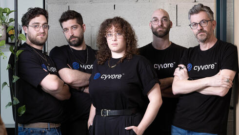 מייסדיי חברת סייבור, מימין לשמאל: המנכ"ל אורי סגל והאחים יפתח, אלה, אסף ויואב רותםיסד-שותף