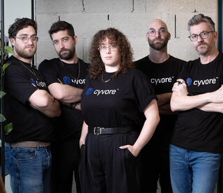 מייסדיי חברת סייבור, מימין לשמאל: המנכ"ל אורי סגל והאחים יפתח, אלה, אסף ויואב רותםיסד-שותף