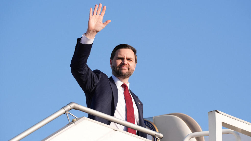 US Vice President JD Vance (Photo: Jacquelyn Martin/ Reuters) ואנס ממריא מאיסלאמאבאד לארה"ב
