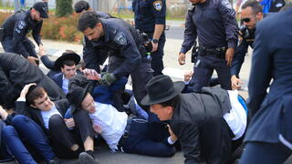 הפגנת חרדים בלשכת הגיוס תה"ש במהלך יום גיוס של תומכי לחימה במסלולים חרדיים