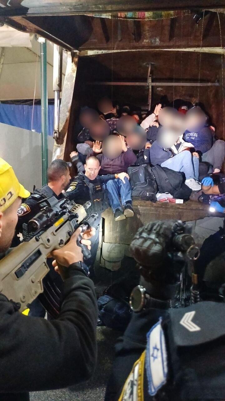 מעל ל-60 שב"חים במשאית זבל