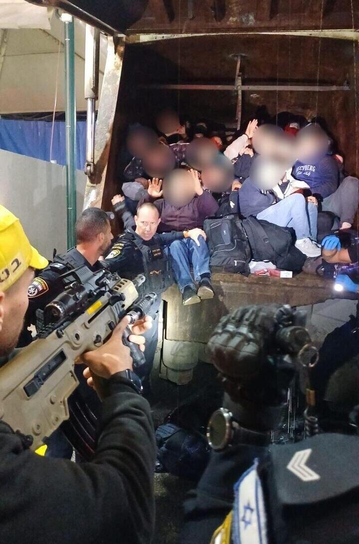 מעל ל-60 שב"חים במשאית זבל