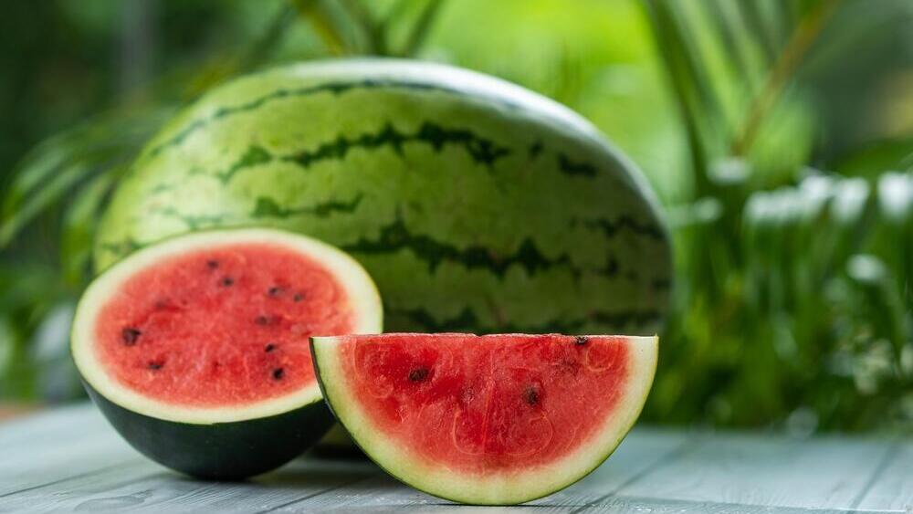 В арбузе тоже есть ликопен (Фото: shutterstock) מזונות עם ריכוז ליקופן