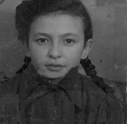 פנינה זייצ'יק במחנה העקורים