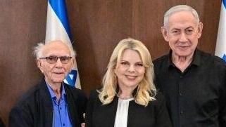 ראש הממשלה בנימין נתניהו ורעייתו שרה נתניהו נפגשו אתמול עם שורדי שואה שנבחרו להשיא משואה ביום הזיכרון לשואה ולגבורה, במשרד ראש הממשלה בירושלים