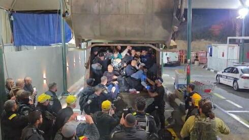 Israeli Police Arrest Driver with 60 Illegal Entrants