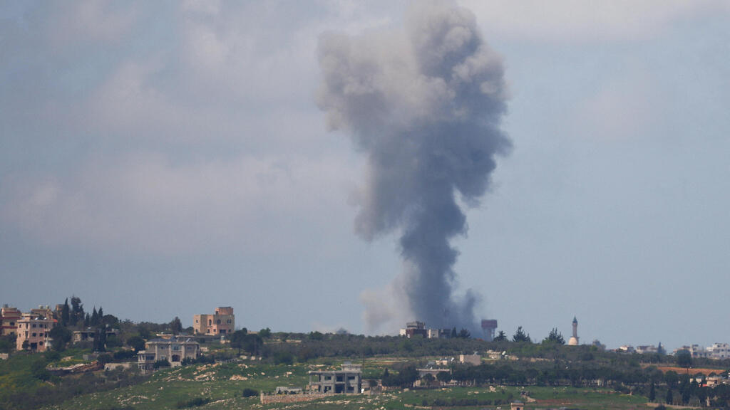 IDF strike in southern Lebanon (Photo: REUTERS/Florion Goga) תקיפות צה"ל בדרום לבנון