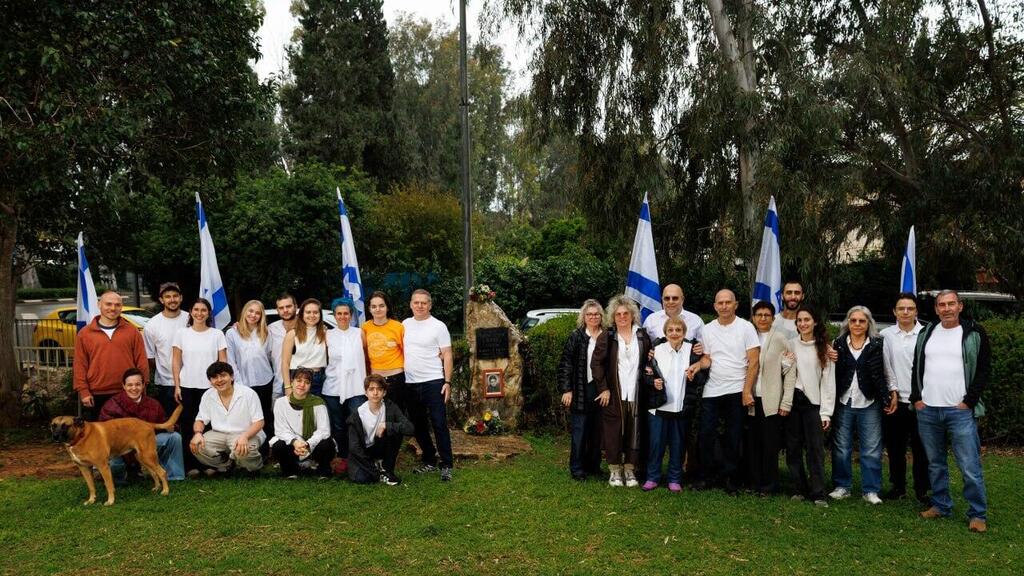 Rina Czaczeks Axelbrad and her family in a garden established in memory of her husband's brother (Photo: Ziv Koren/Polaris) רינה צ'צ'קס אקסלברד ומשפחתה
